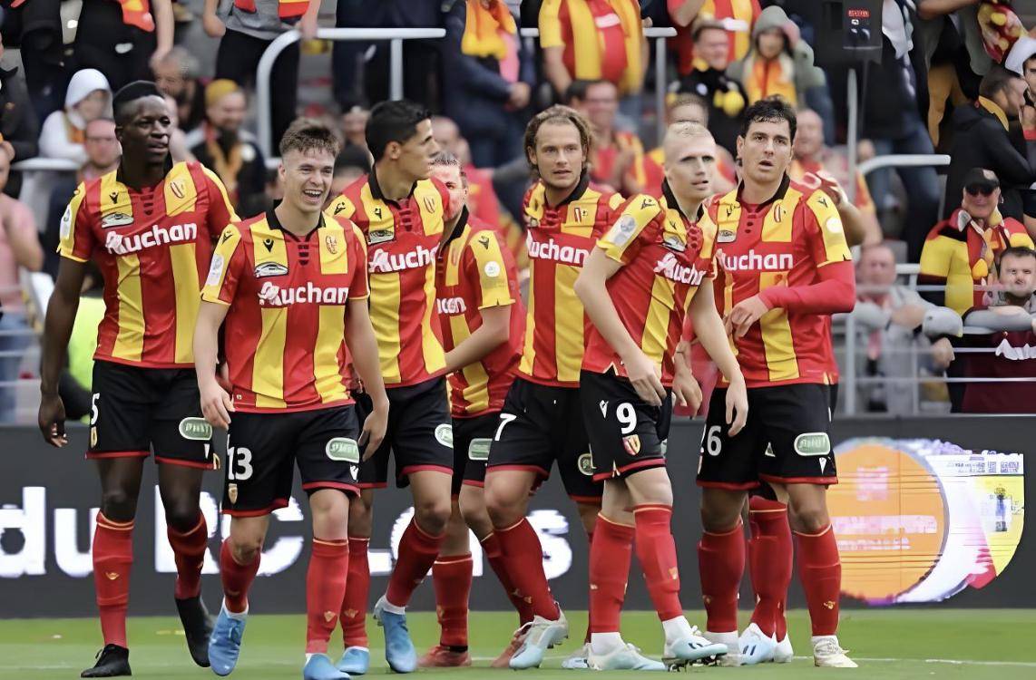 1-1，1-2，2-0欧洲狂欢一夜！阿森纳多打1人竟翻车！朗斯登顶法甲